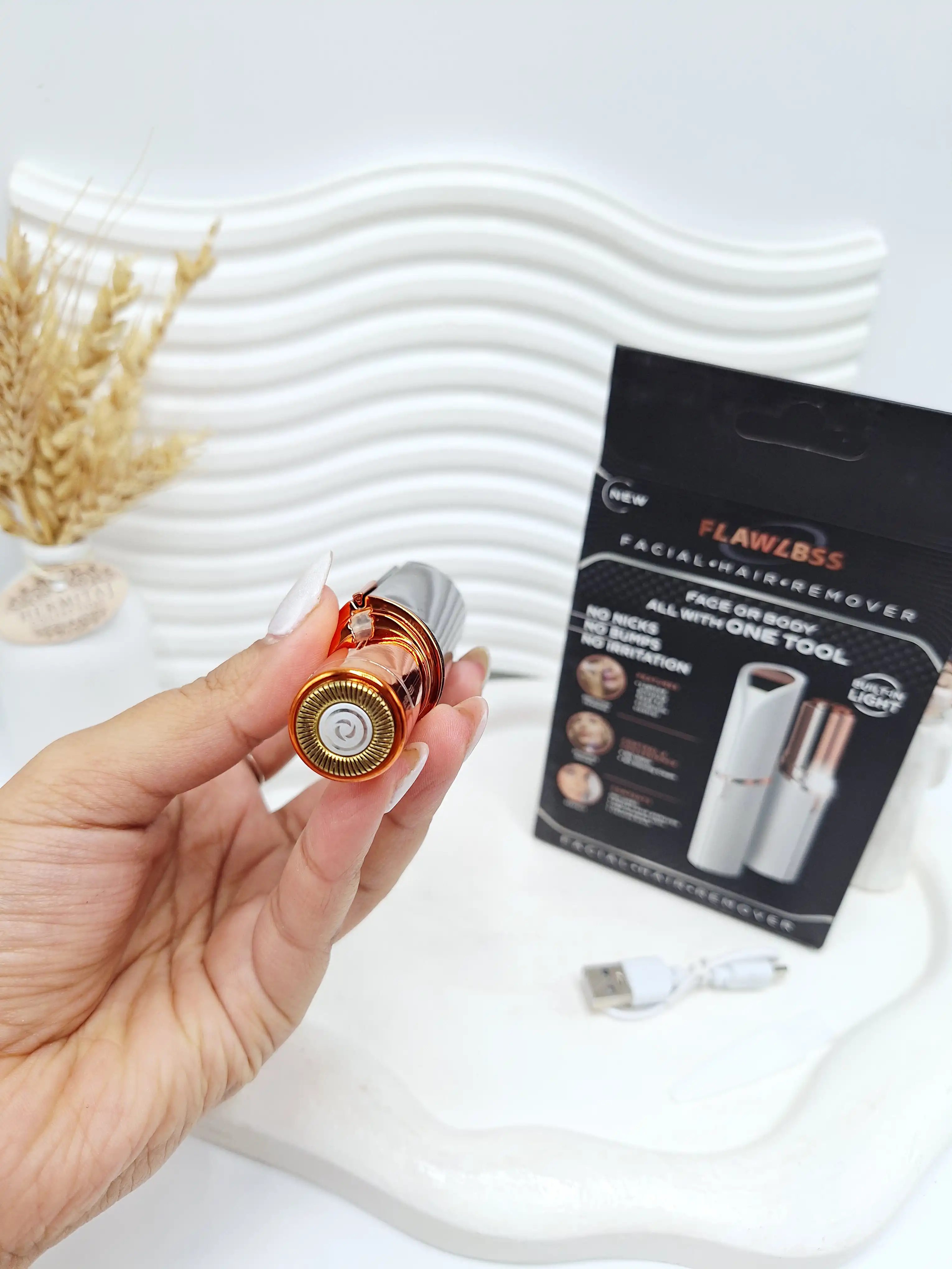 موزن صورت رنگ سفید و مشکی شارژی فلاورس FLAWLESS کد 2465