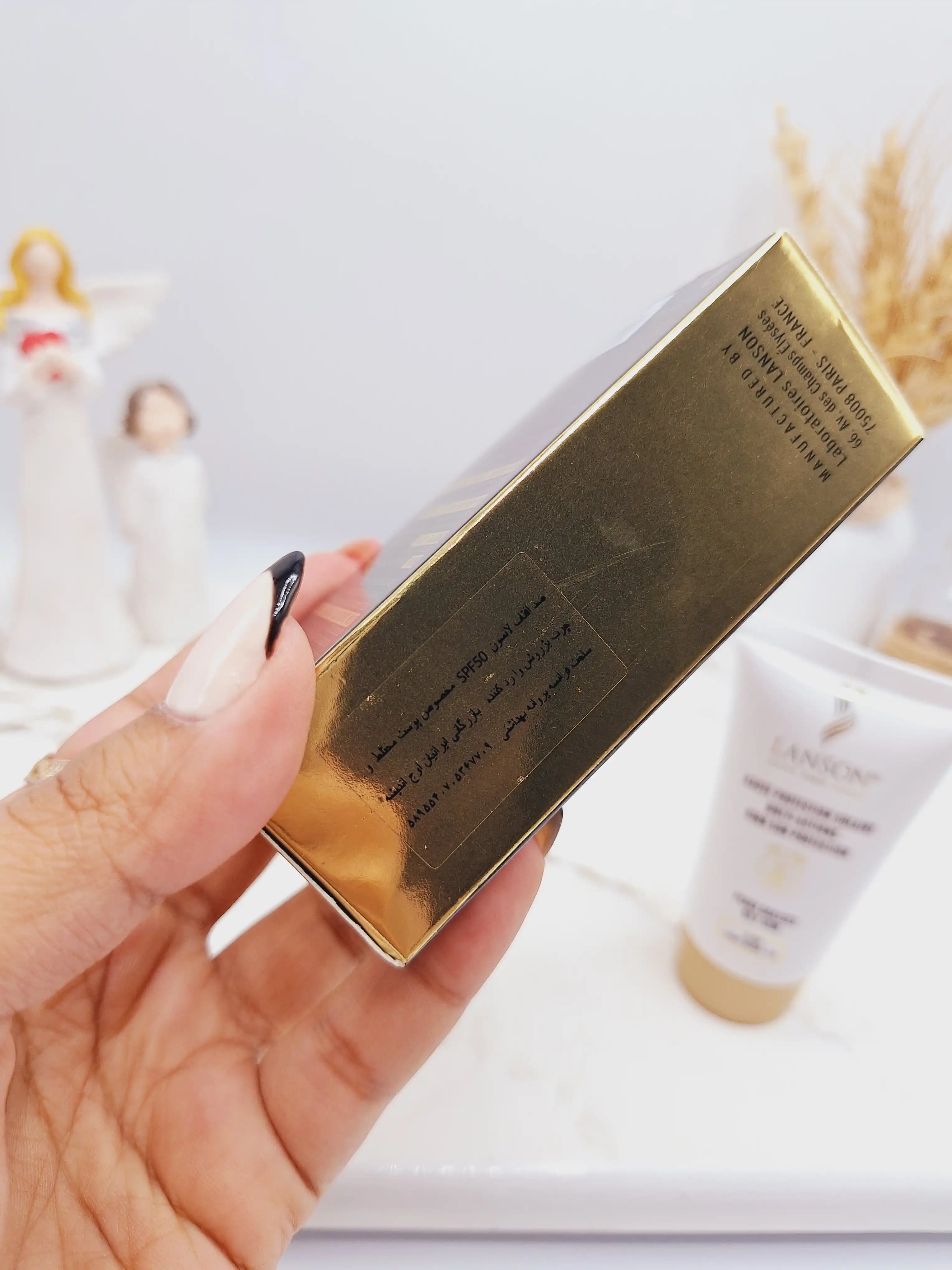 ضد آفتاب فلوئید بی رنگ لانسون مناسب برای پوست مختلط و چرب با ‏SPF50‏ محافظت در برابر آفتاب بالا کد 0042