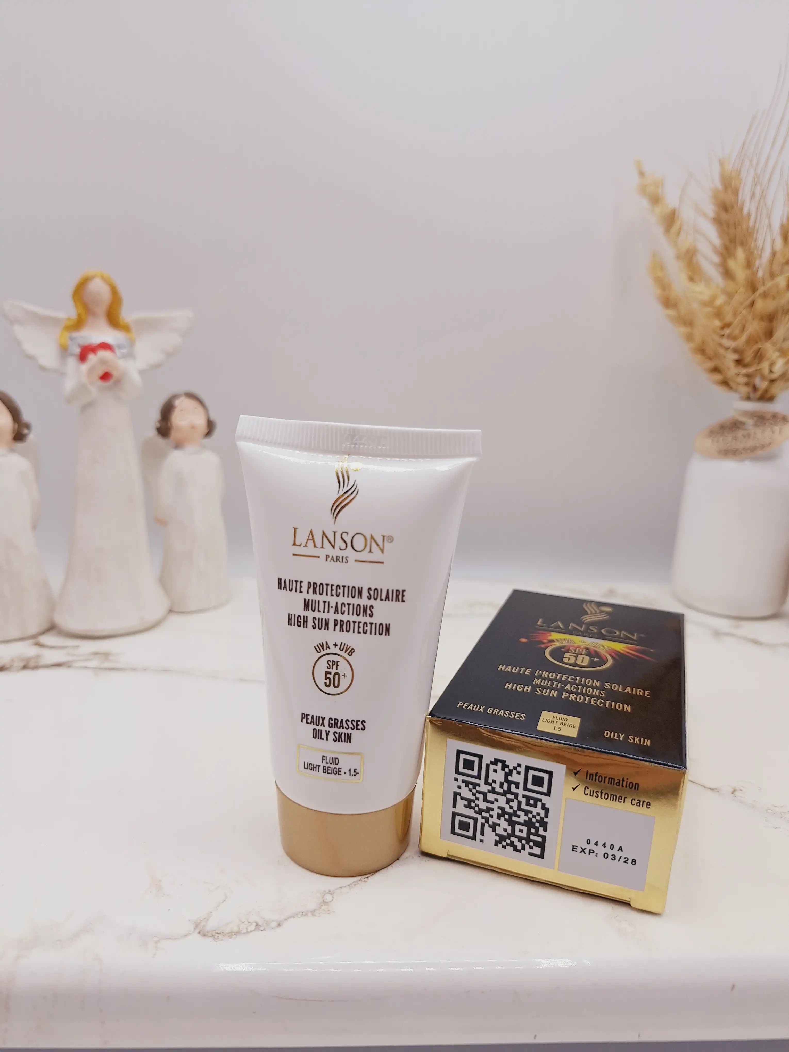 ضد آفتاب فلوئید بی رنگ لانسون مناسب برای پوست مختلط و چرب با ‏SPF50‏ محافظت در برابر آفتاب بالا کد 0042
