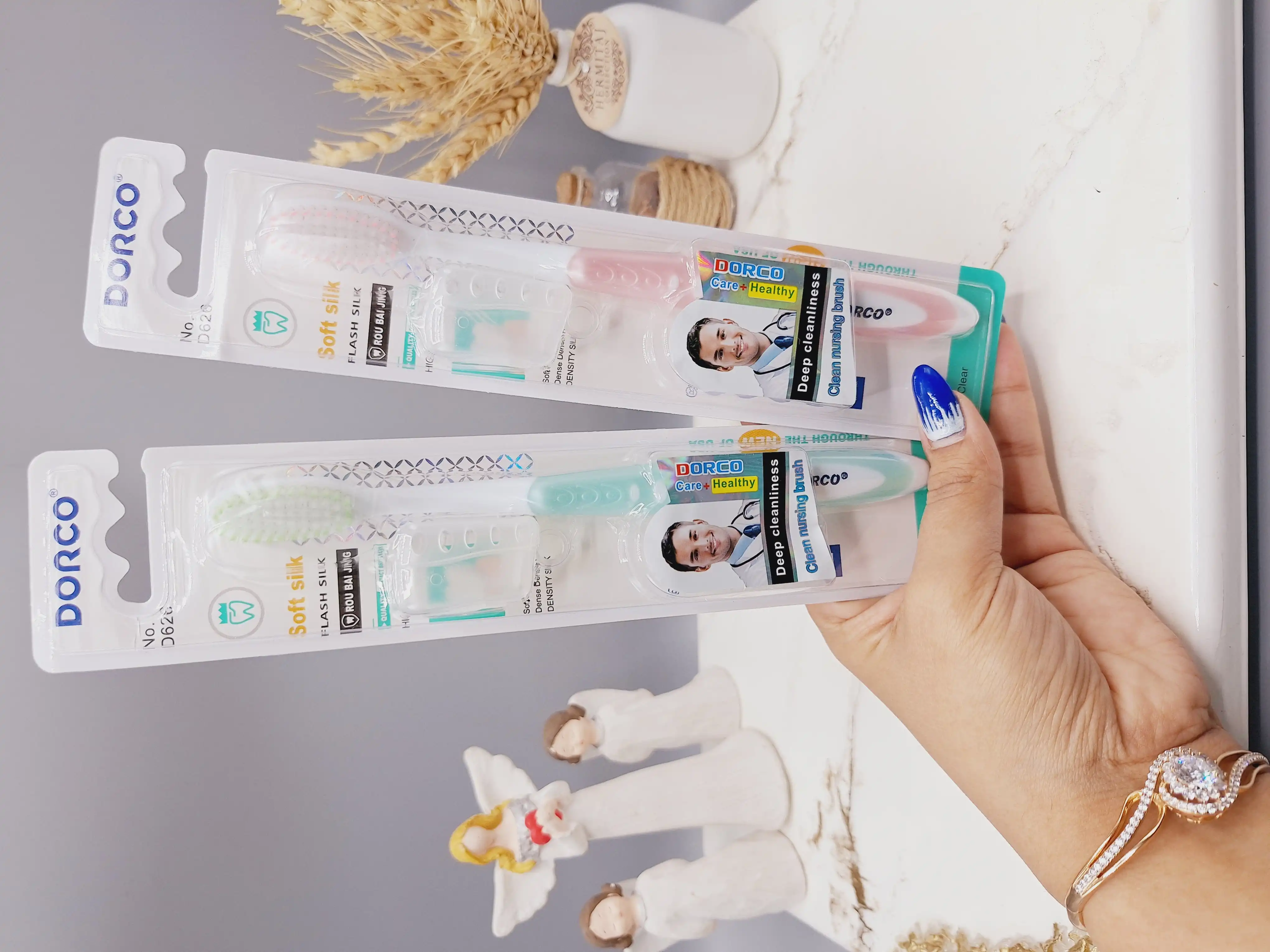 مسواک دورکو مدل Soft silk d626 با برس نرم