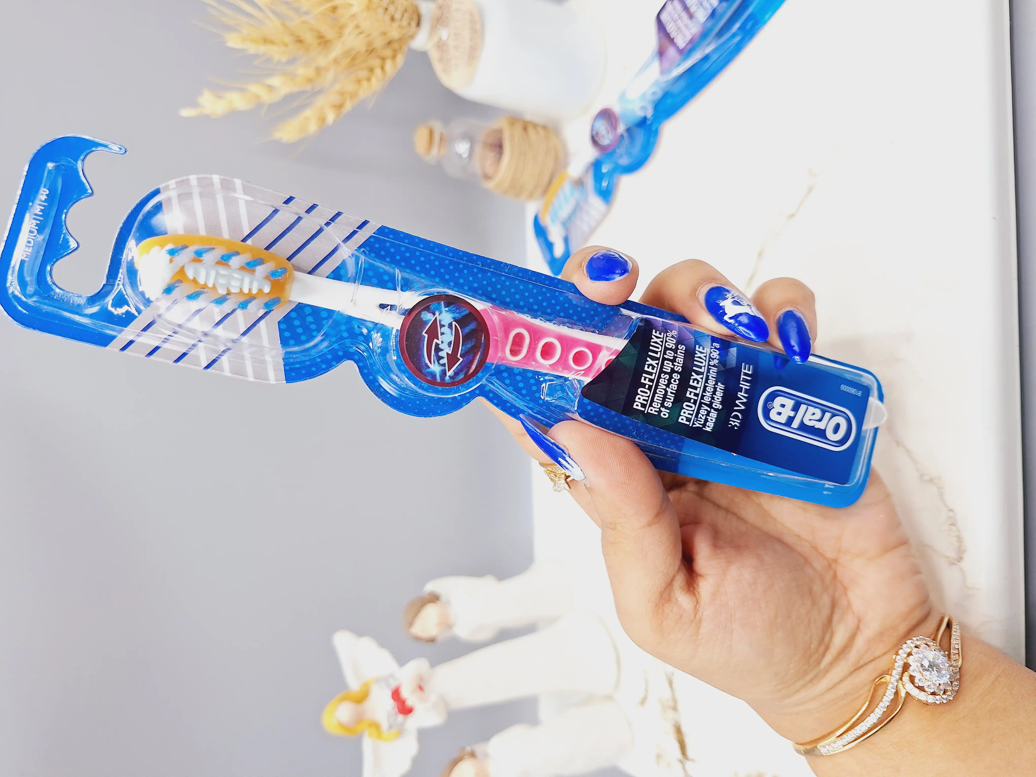 مسواک مدل لوکس اورال بی ORAL-B کد 3801