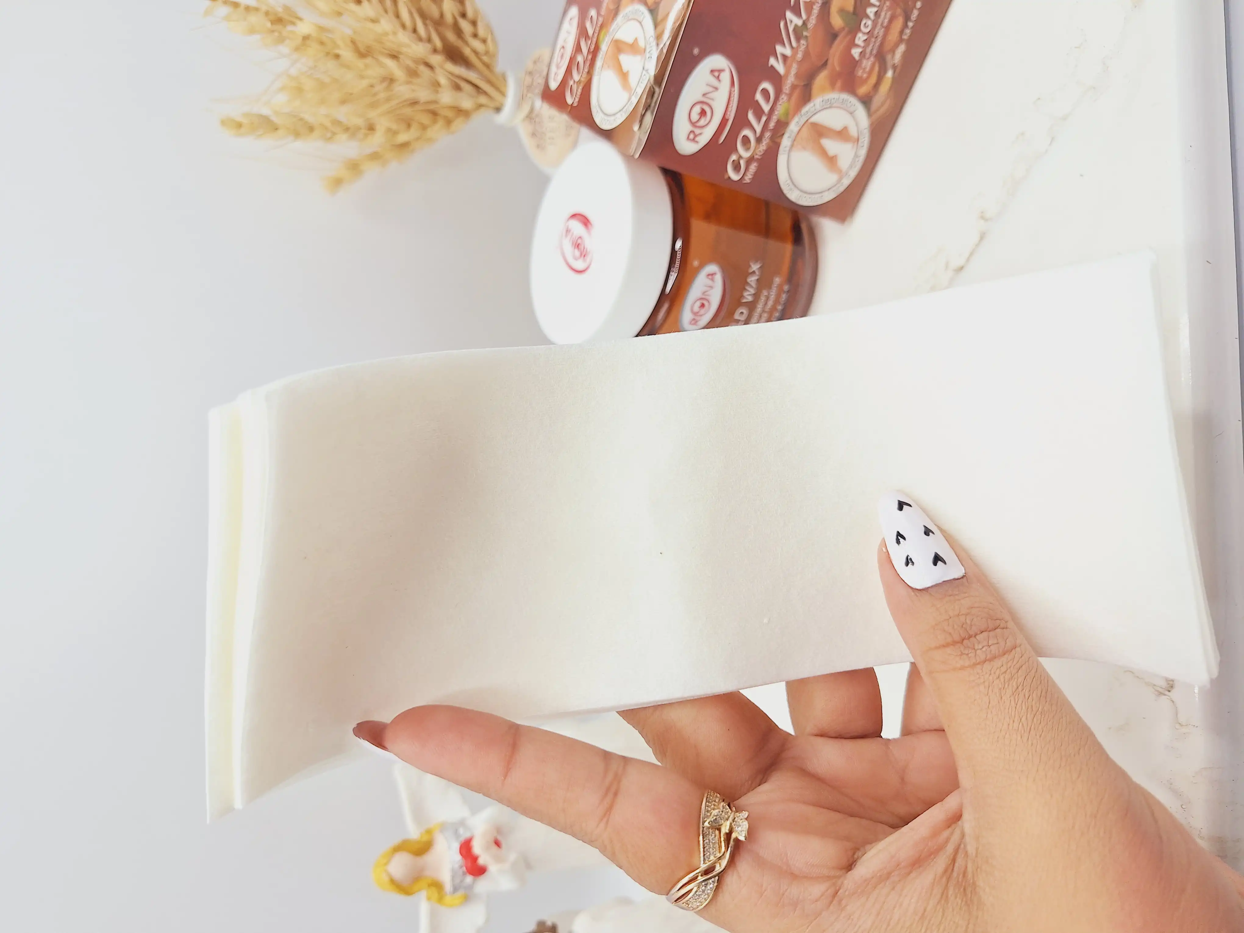 موم سرد با کاغذ اپیلاسیون همراه با کاردک رایحه روغن آرگان برند RONA کد 3145