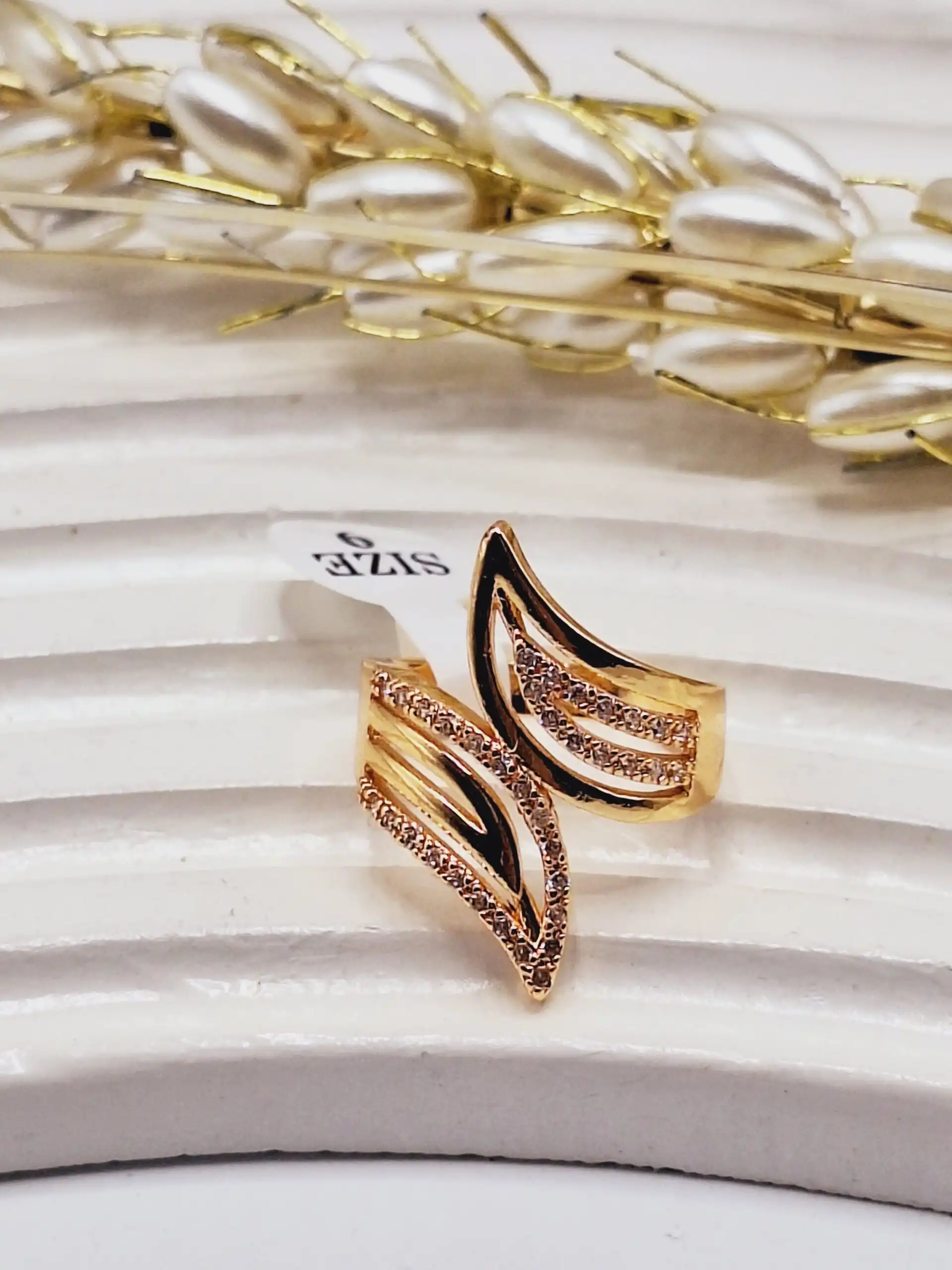 انگشتر طرح برگ طلایی آبکاری برنجی