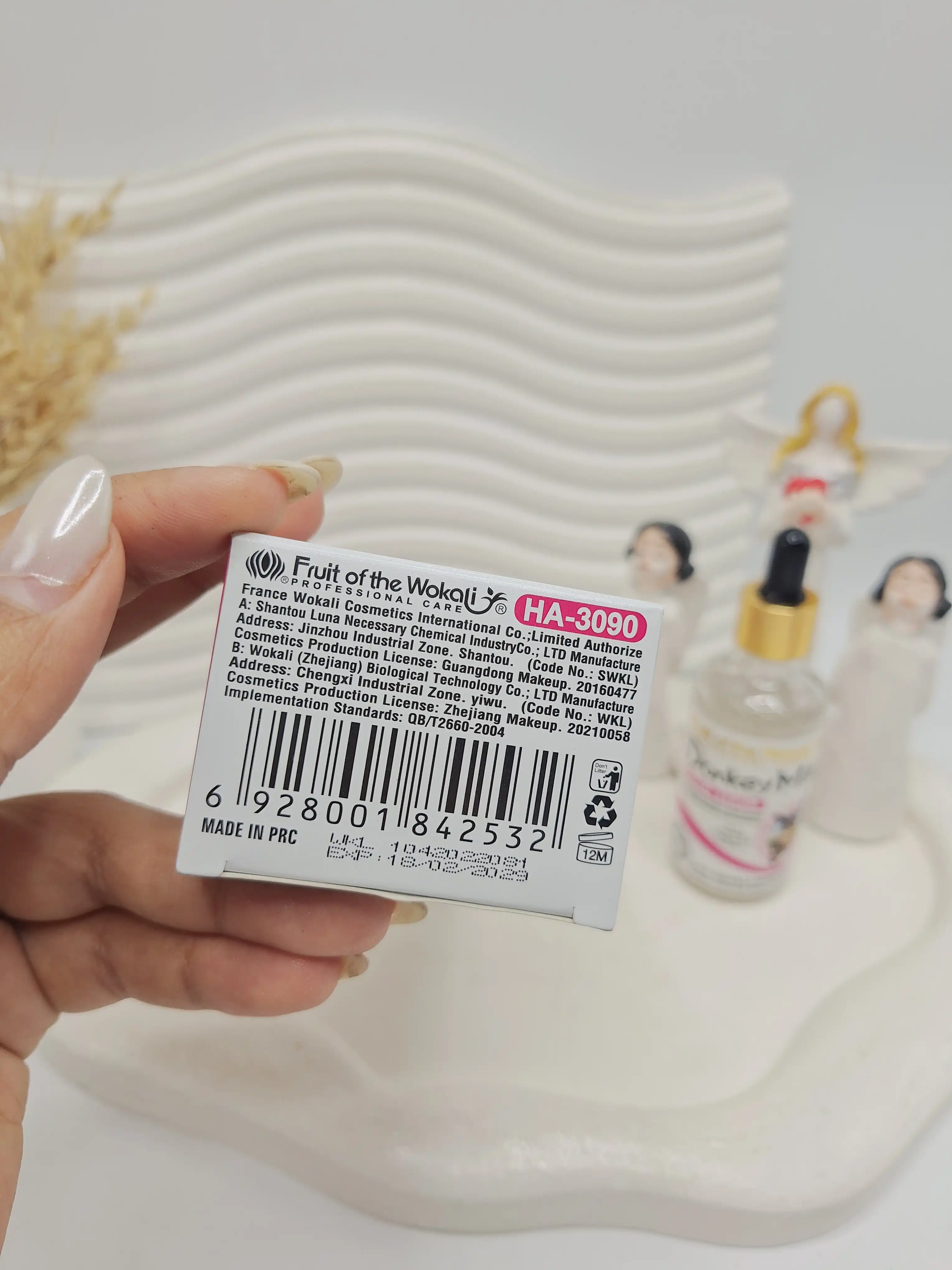 سرم پوستی سفید کننده و جوان کننده صورت شير الاغ برند وکالی کد 3090 ( کارتن صورتی)