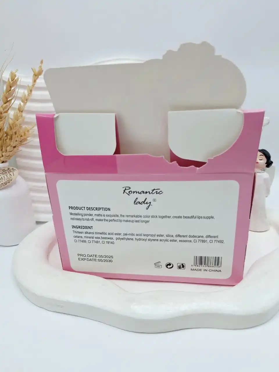 پالت 6 تایی رژ و لیپ گلاس ادکلنی همراه با اپلیکاتور برند رمانتیک لیدی کد 625