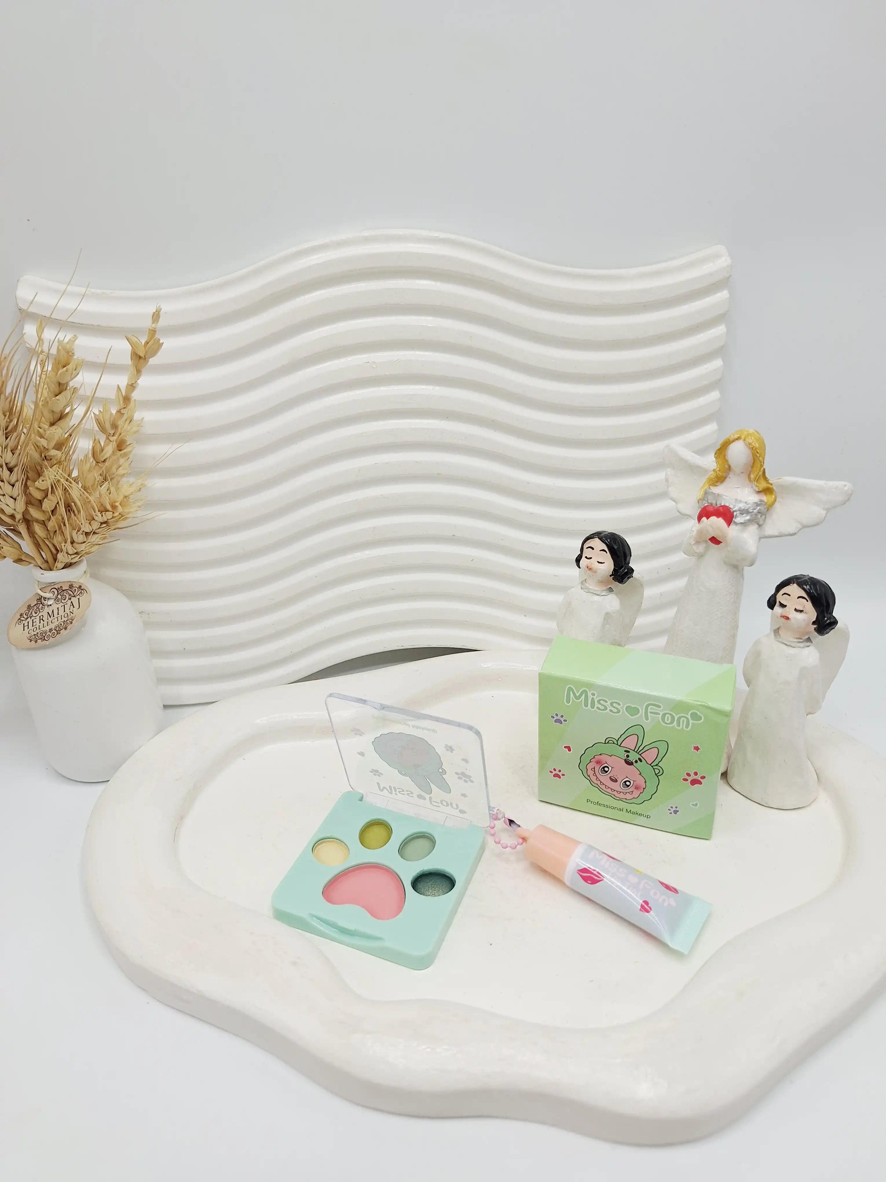 کیت 3 کاره پرطرفدار لبوبو شامل سایه چشم رژگونه و لیپ گلاس تیوپی