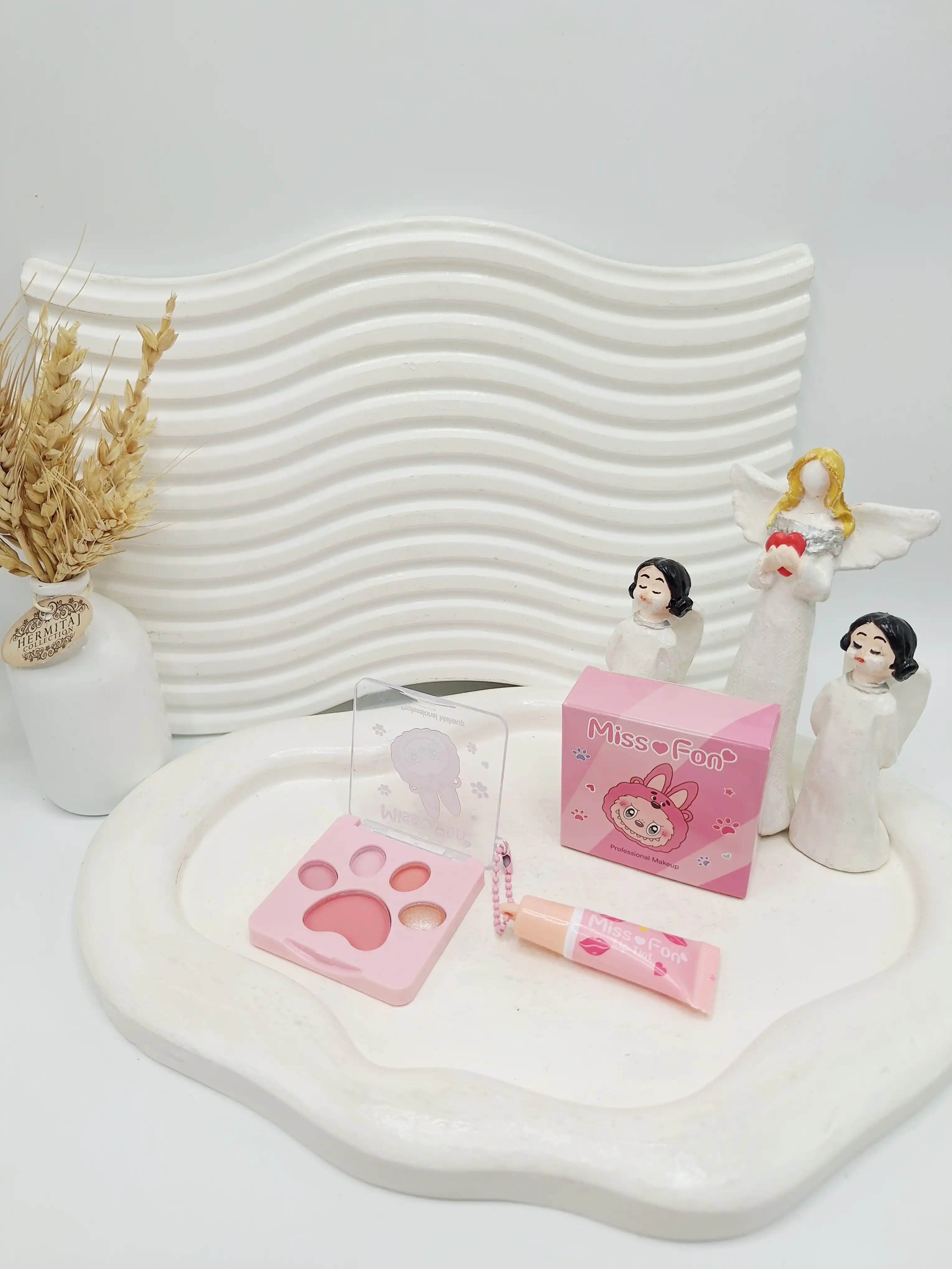 کیت 3 کاره پرطرفدار لبوبو شامل سایه چشم رژگونه و لیپ گلاس تیوپی