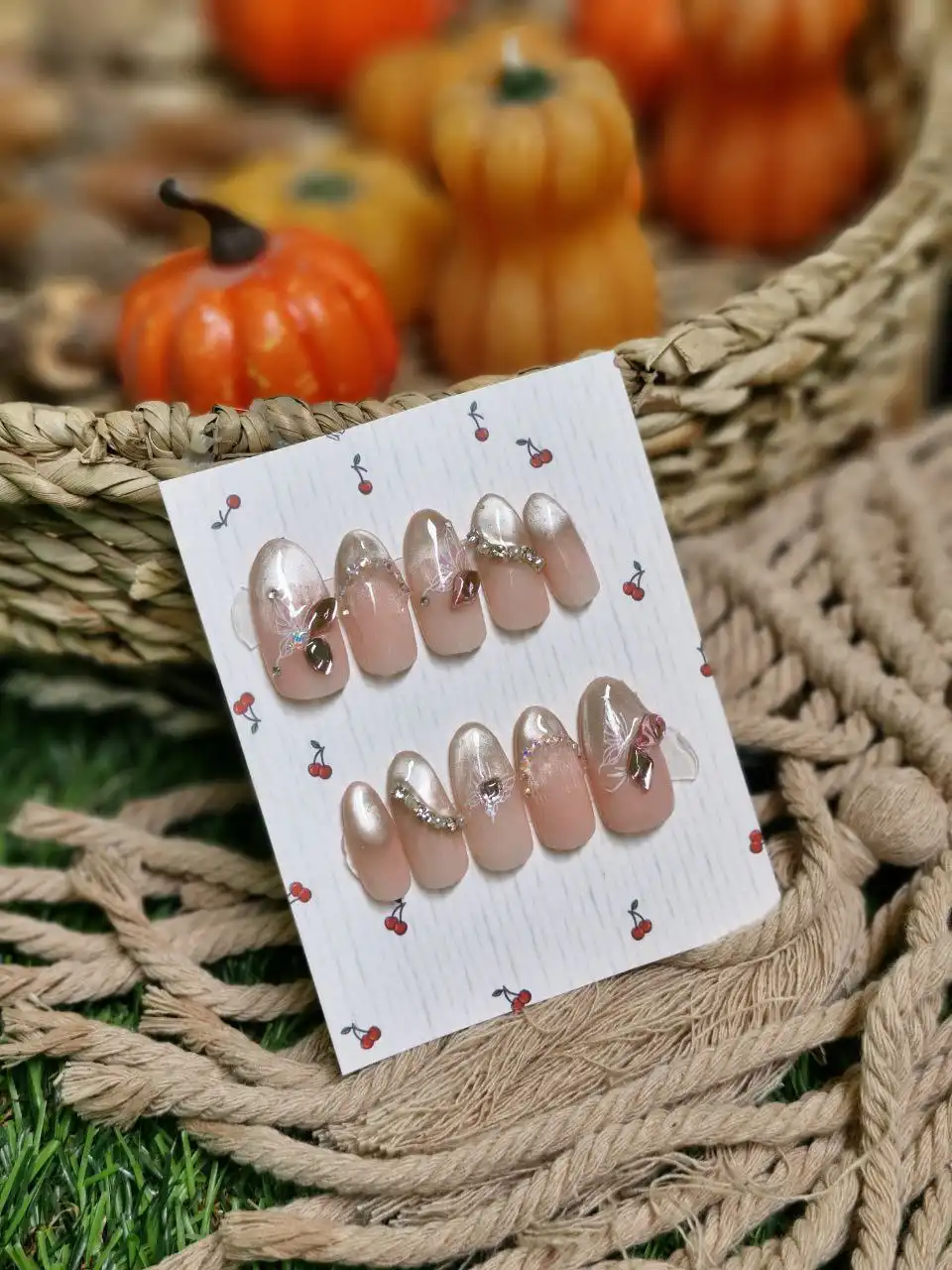 ناخن مصنوعی دست ساز با مواد کاشت مدل پروانه پینترستی (به همراه پک اختصاصی)