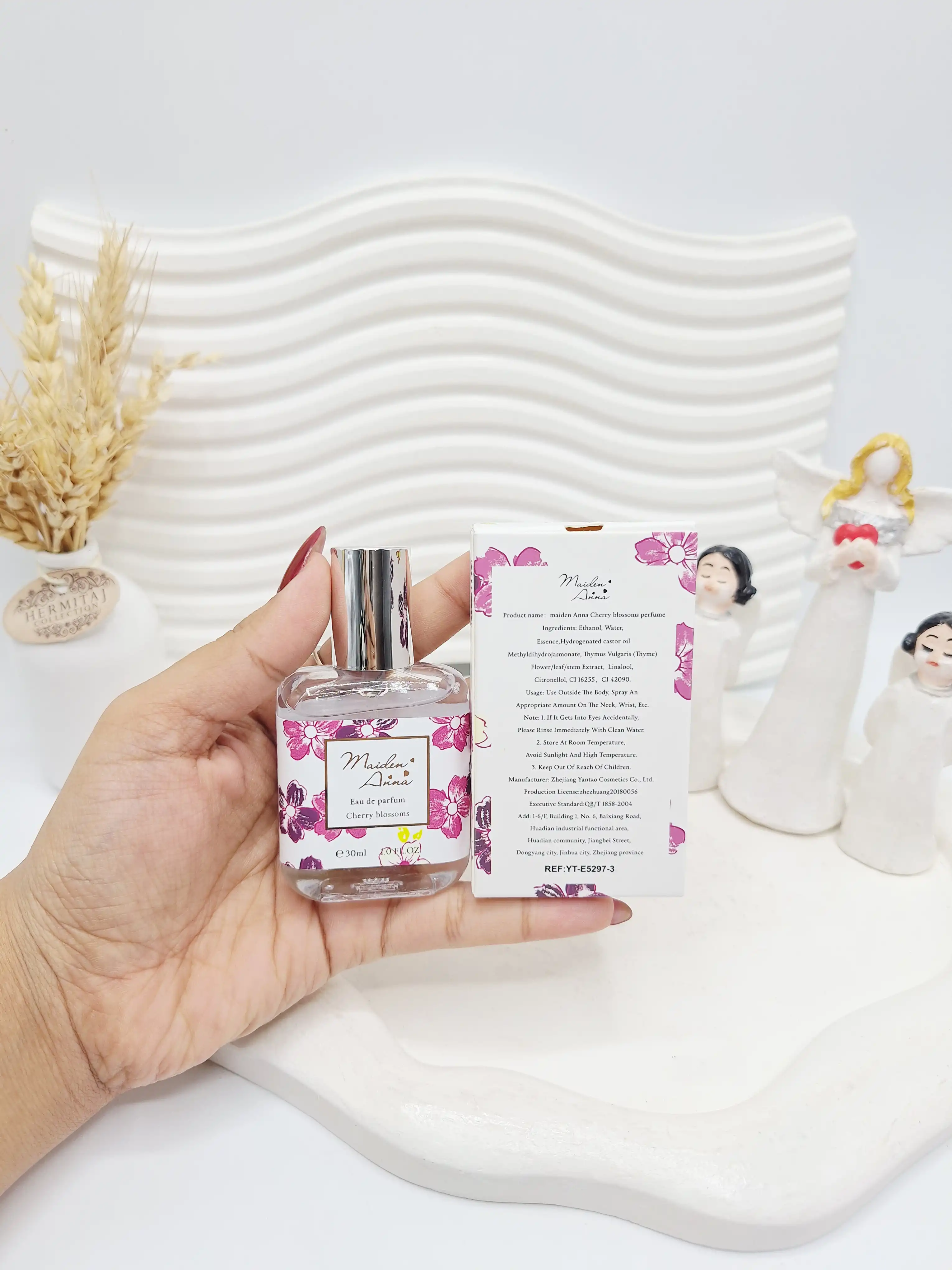 عطر مینی 30میل مدل شکوفه گیلاس شیک و ملایم برند کد 3-5297