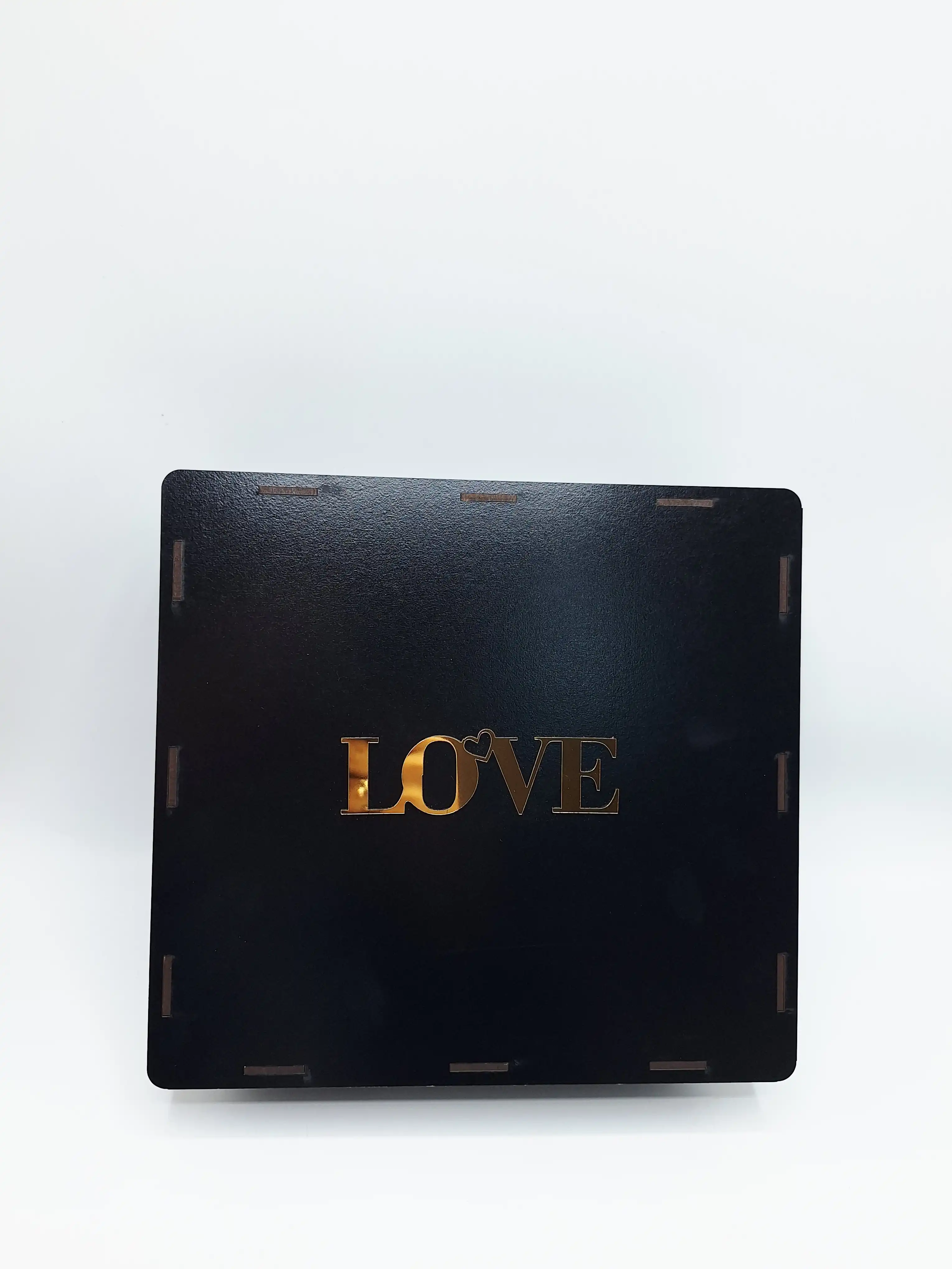 باکس چوبی با کیفیت مناسب کادو و چیدن پک آرایشی طرح لاو (رنگ مشکی)